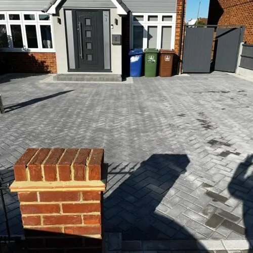 front charcoal block paved driveway side entrance 03