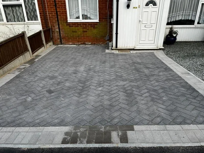grays block paved front driveway 04